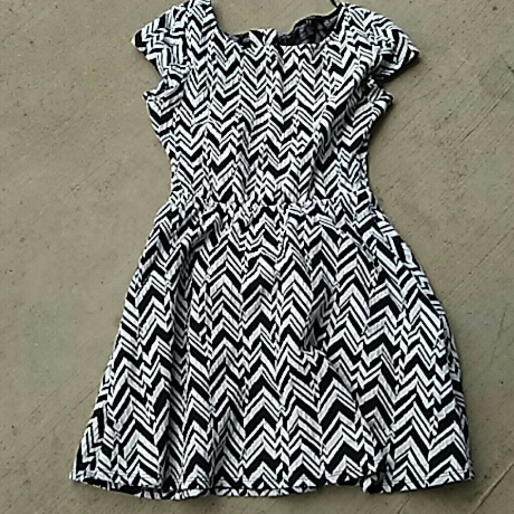 Dress sz m black and white print